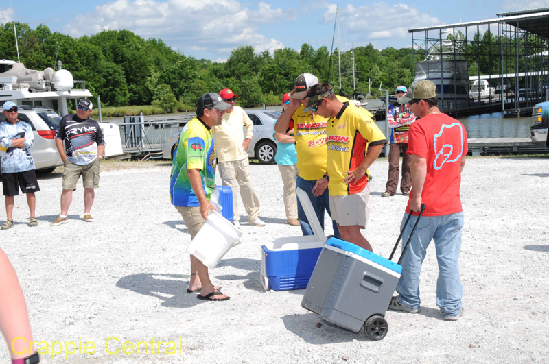 160521060518-282_crappie_masters_20160521