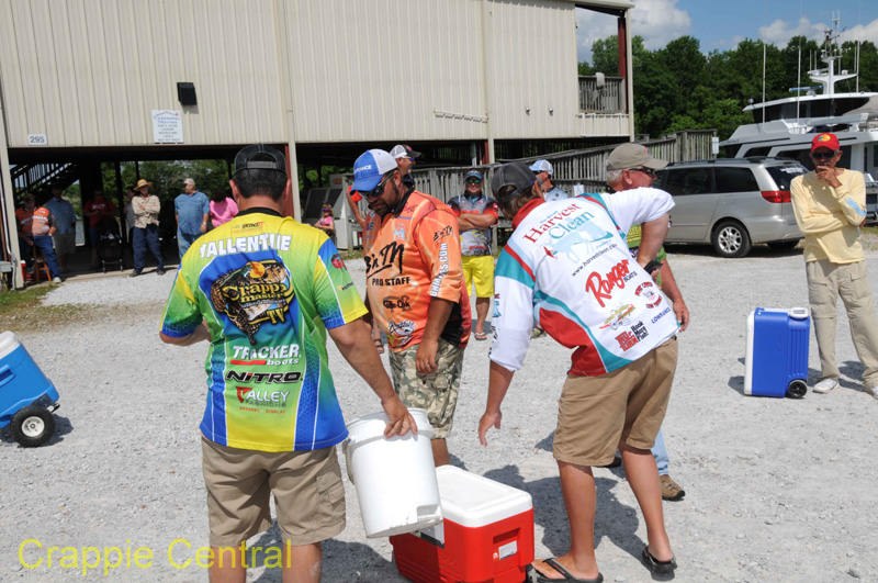 160521060518-286_crappie_masters_20160521