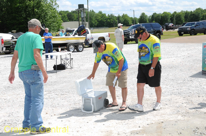 160521060533-245_crappie_masters_20160521