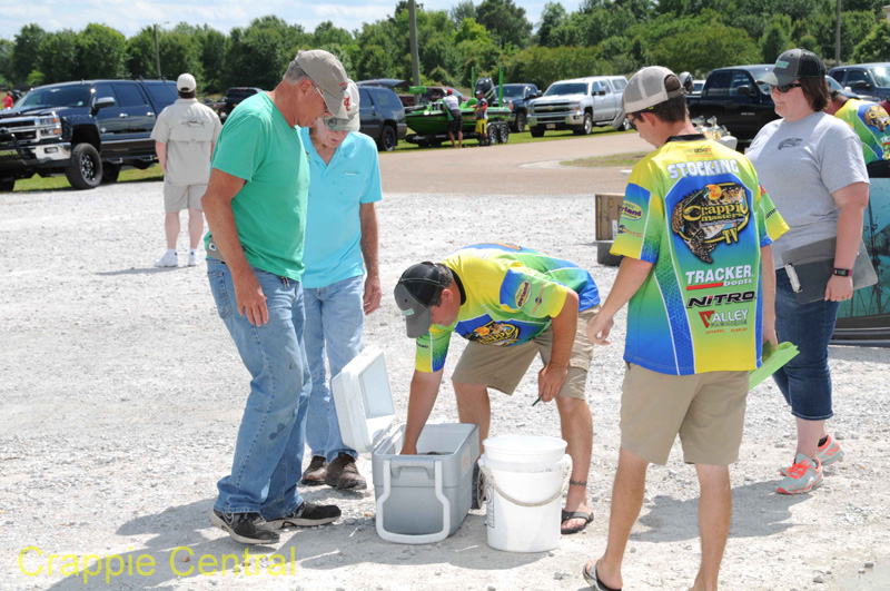 160521060533-247_crappie_masters_20160521